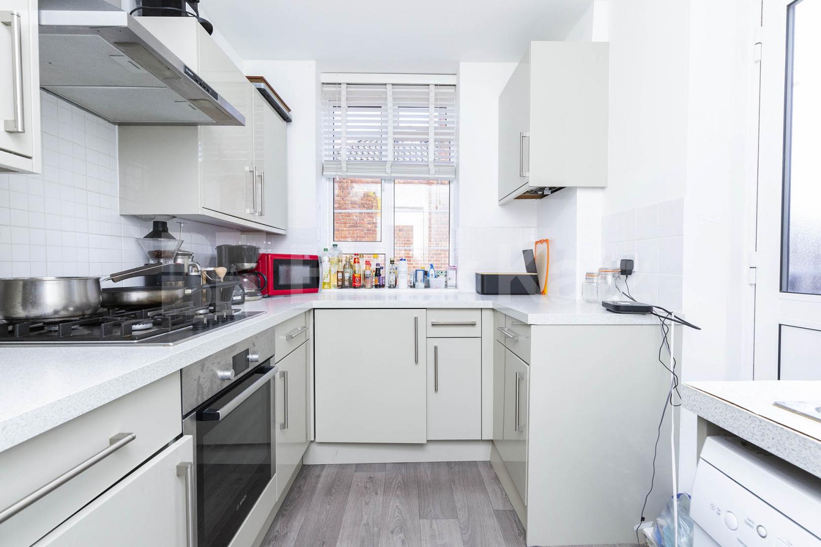 Recently refurbished 3 bedroom apartment by Regents Park & St Johns Wood Tube  Shannon Place , St Johns Wood / Regents Park